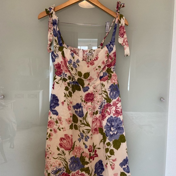 Reformation Whitley Dress
Color: Donna - Picture 5 of 6